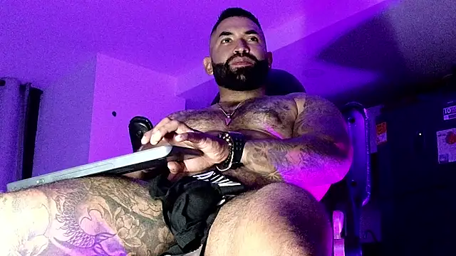 Snapshot of Max-prada chatting on 02-18-26, 02:42 Max-prada online show from 02-18-26, 02:42