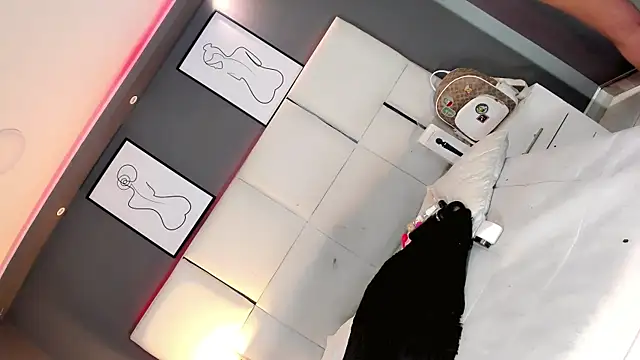 LiaFernandaa online show from 10-04-25, 12:50