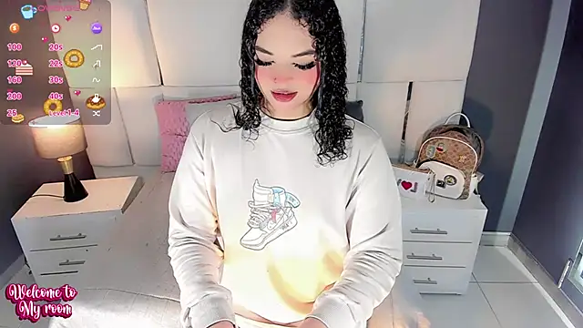 LiaFernandaa online show from 11-11-25, 01:17