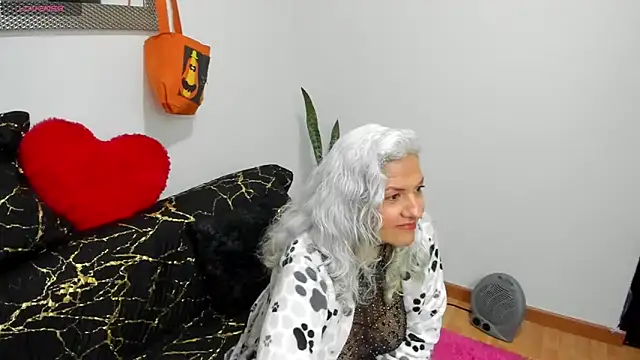 Snapshot of marilyn70 chatting on 10-15-25, 09:23 marilyn70 online show from 10-15-25, 09:23
