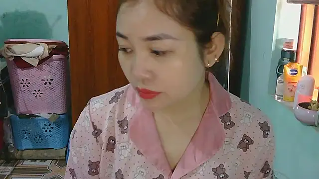 Uhem112 online show from 10-30-25, 01:04