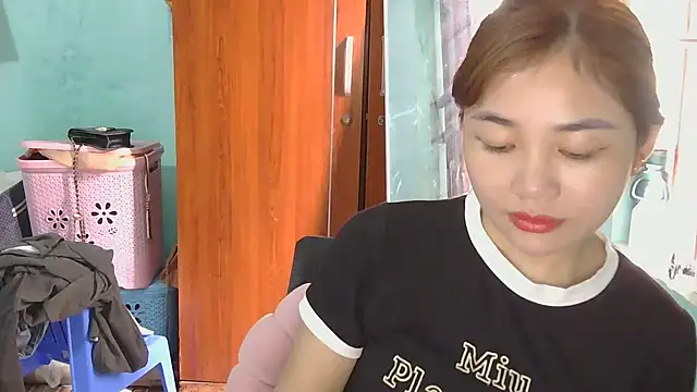 Uhem112 online show from 10-12-25, 02:46