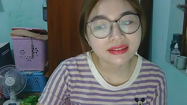 Uhem112 online show from 10-22-25, 01:27