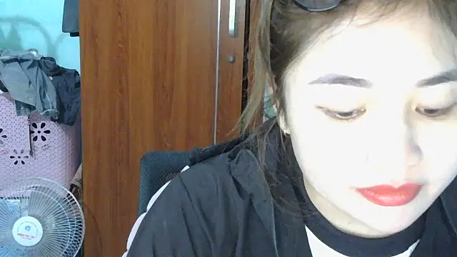 Uhem112 online show from 10-23-25, 03:49