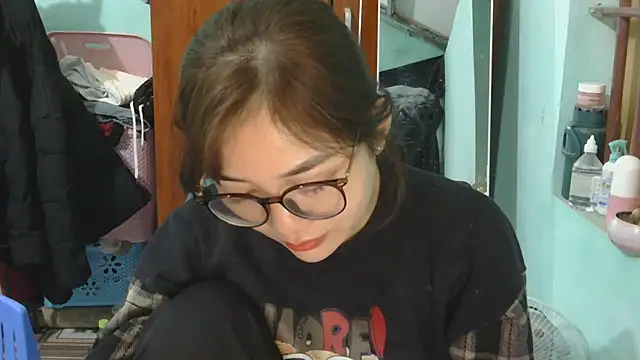 Uhem112 online show from 11-18-25, 01:21