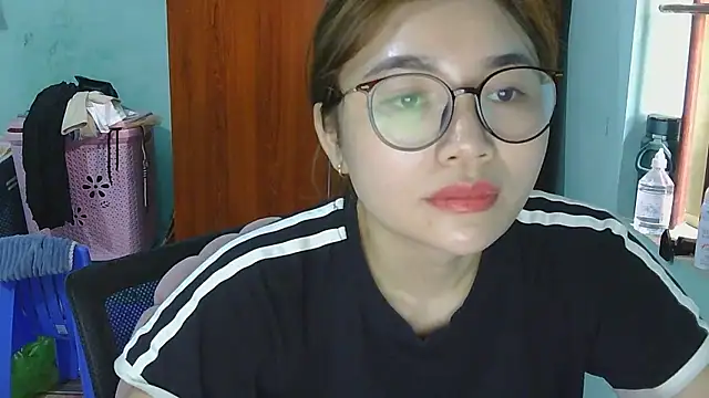 Uhem112 online show from 10-18-25, 02:02