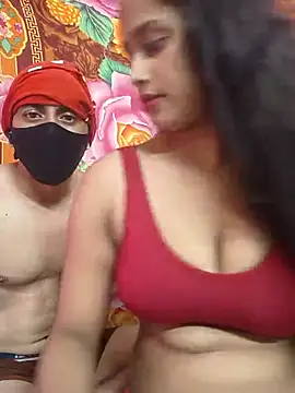 Snapshot of Seducing_couple chatting on 09-14-25, 08:15 Seducing couple online show from 09-14-25, 08:15
