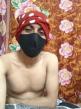Snapshot of Seducing_couple chatting on 10-13-25, 05:25 Seducing couple online show from 10-13-25, 05:25
