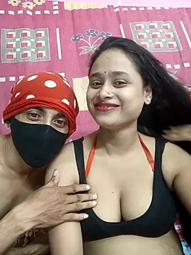Snapshot of Seducing_couple chatting on 09-19-25, 04:16 Seducing couple online show from 09-19-25, 04:16