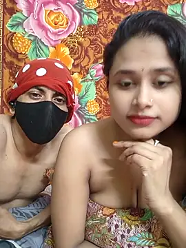 Snapshot of Seducing_couple chatting on 10-09-25, 05:52 Seducing couple online show from 10-09-25, 05:52