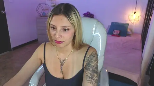 Jennaa Cooper online show from 11-18-25, 09:29