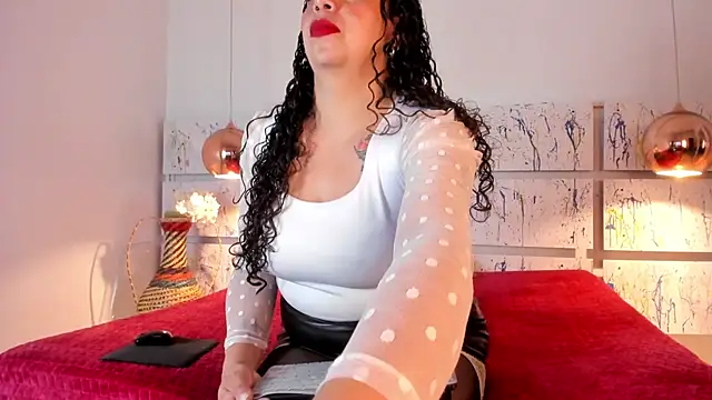 Alissaa milf online show from 10-08-25, 02:35