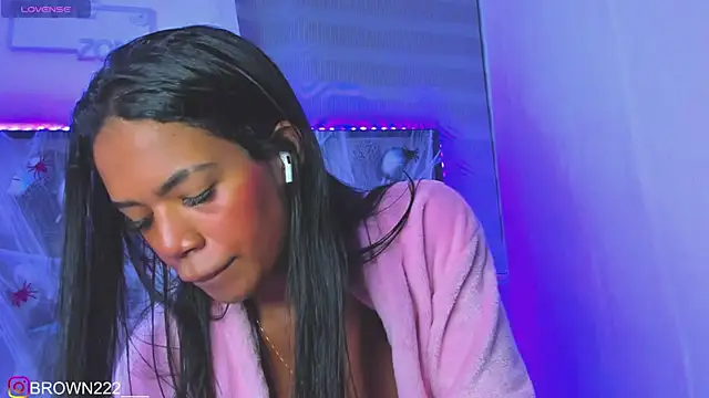 Snapshot of _naomibrown_ chatting on 10-10-25, 02:01 naomibrown online show from 10-10-25, 02:01