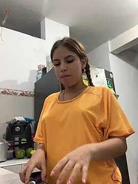 MiiluRosse online show from 11-14-25, 01:42