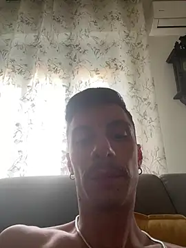 Lucamilano1991 online show from 04-05-26, 05:08