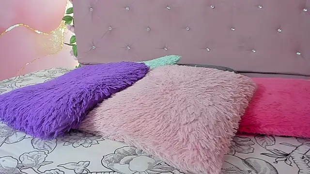 violet taylor  online show from 04-24-26, 02:13