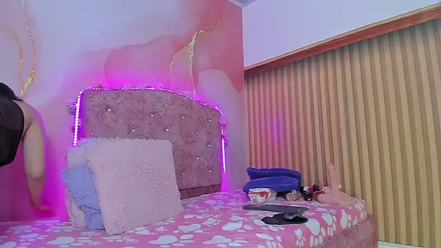 violet taylor  online show from 11-03-25, 02:28