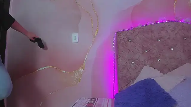 violet taylor  online show from 10-19-25, 02:03