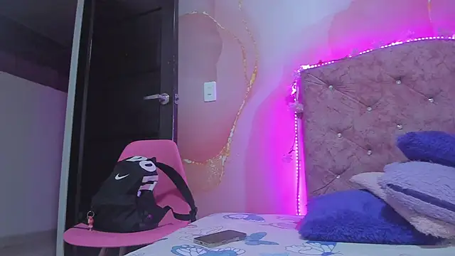 violet taylor  online show from 11-01-25, 02:40