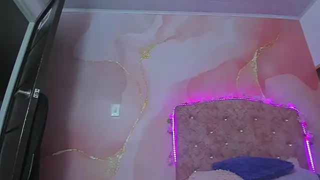 violet taylor  online show from 11-15-25, 02:15