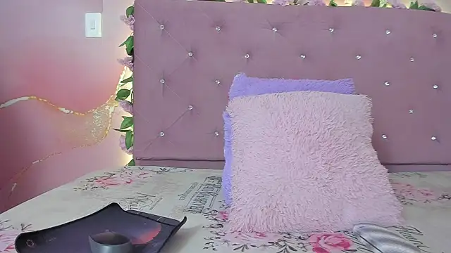 violet taylor  online show from 05-26-26, 02:20
