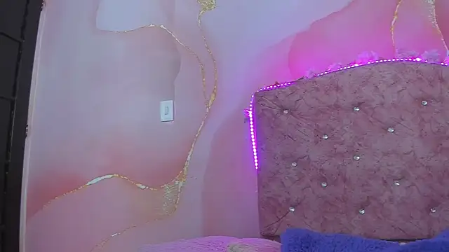 violet taylor  online show from 11-10-25, 02:16