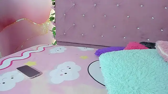 violet taylor  online show from 04-14-26, 02:16