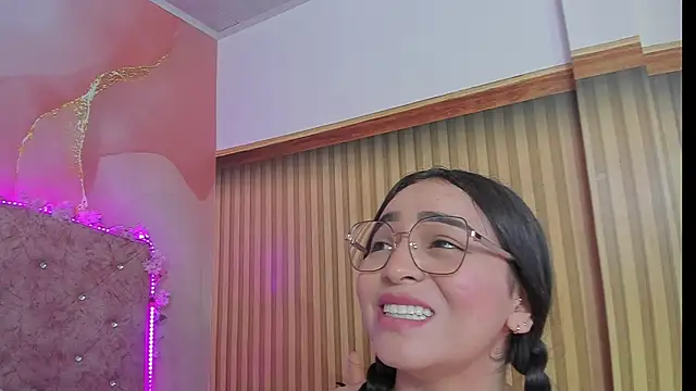 violet taylor  online show from 11-25-25, 02:23