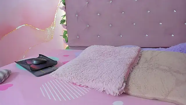 Snapshot of violet_taylor_ chatting on 06-23-26, 02:20 violet taylor online show from 06-23-26, 02:20