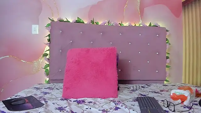 violet taylor  online show from 04-08-26, 02:24