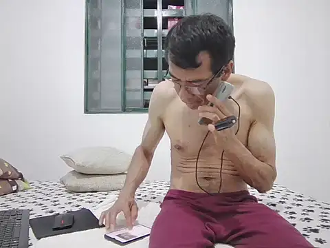 skinnylatino51 online show from 09-28-25, 01:12