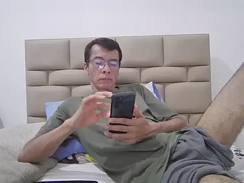 skinnylatino51 online show from 09-25-25, 12:27