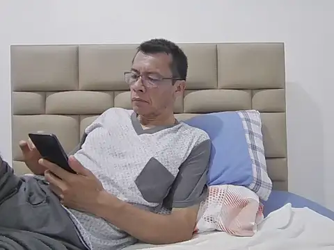 skinnylatino51 online show from 11-06-25, 12:03