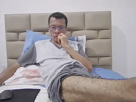 skinnylatino51 online show from 11-07-25, 12:04