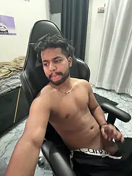 Kartikkartik8595 online show from 04-12-26, 10:46