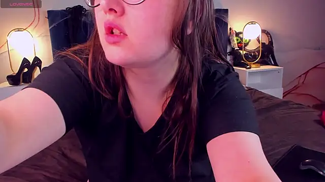 HelenDanvers online show from 11-06-25, 03:10