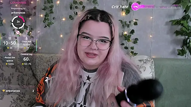 Snapshot of _CandyM1lky_ chatting on 06-11-26, 06:10 CandyM1lky online show from 06-11-26, 06:10
