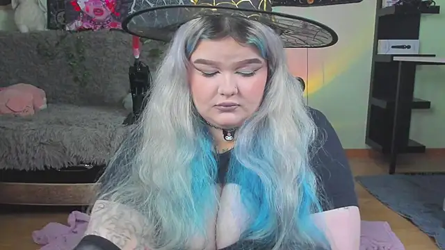  CandyM1lky  online show from 10-28-25, 06:45