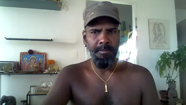 Snapshot of frenchblackc31 chatting on 10-16-25, 04:04 frenchblackc31 online show from 10-16-25, 04:04