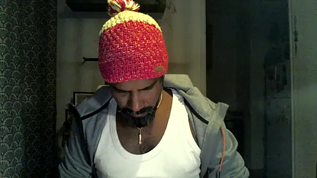 Snapshot of frenchblackc31 chatting on 10-13-25, 04:47 frenchblackc31 online show from 10-13-25, 04:47