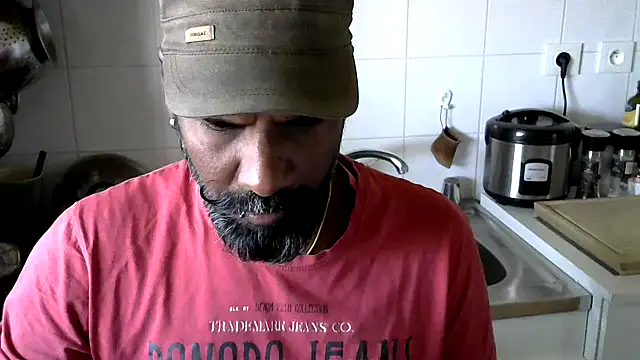 Snapshot of frenchblackc31 chatting on 09-18-25, 08:50 frenchblackc31 online show from 09-18-25, 08:50