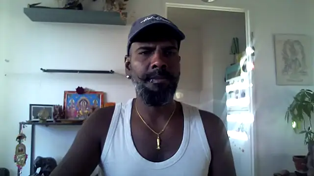 Snapshot of frenchblackc31 chatting on 10-15-25, 04:15 frenchblackc31 online show from 10-15-25, 04:15