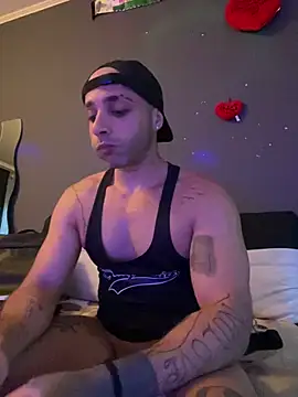 Snapshot of 1Richrichard1 chatting on 06-17-26, 07:46 1Richrichard1 online show from 06-17-26, 07:46