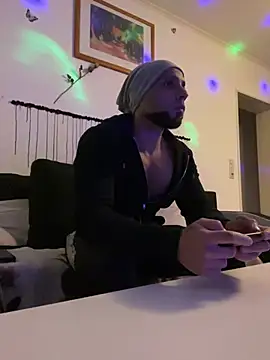 1Richrichard1 online show from 05-12-26, 08:48