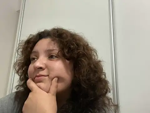 Snapshot of Solangerulo_ chatting on 02-15-26, 05:19 Solangerulo online show from 02-15-26, 05:19