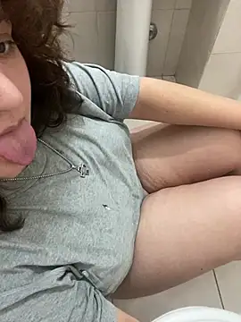 Snapshot of Solangerulo_ chatting on 02-24-26, 07:20 Solangerulo online show from 02-24-26, 07:20