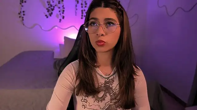 Snapshot of sara_doll77 chatting on 01-15-26, 05:49 sara doll77 online show from 01-15-26, 05:49