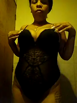 Snapshot of Esperanza_13 chatting on 05-05-26, 11:19 Esperanza 13 online show from 05-05-26, 11:19