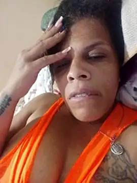 Snapshot of Esperanza_13 chatting on 05-30-26, 01:56 Esperanza 13 online show from 05-30-26, 01:56