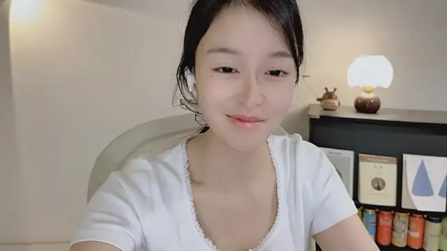 Snapshot of Onechestnut chatting on 04-16-26, 06:14 Onechestnut online show from 04-16-26, 06:14